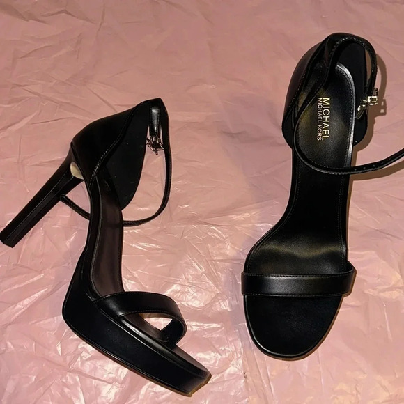 Michael Kors Strappy Sandal - Size 9 - Picture 1 of 5